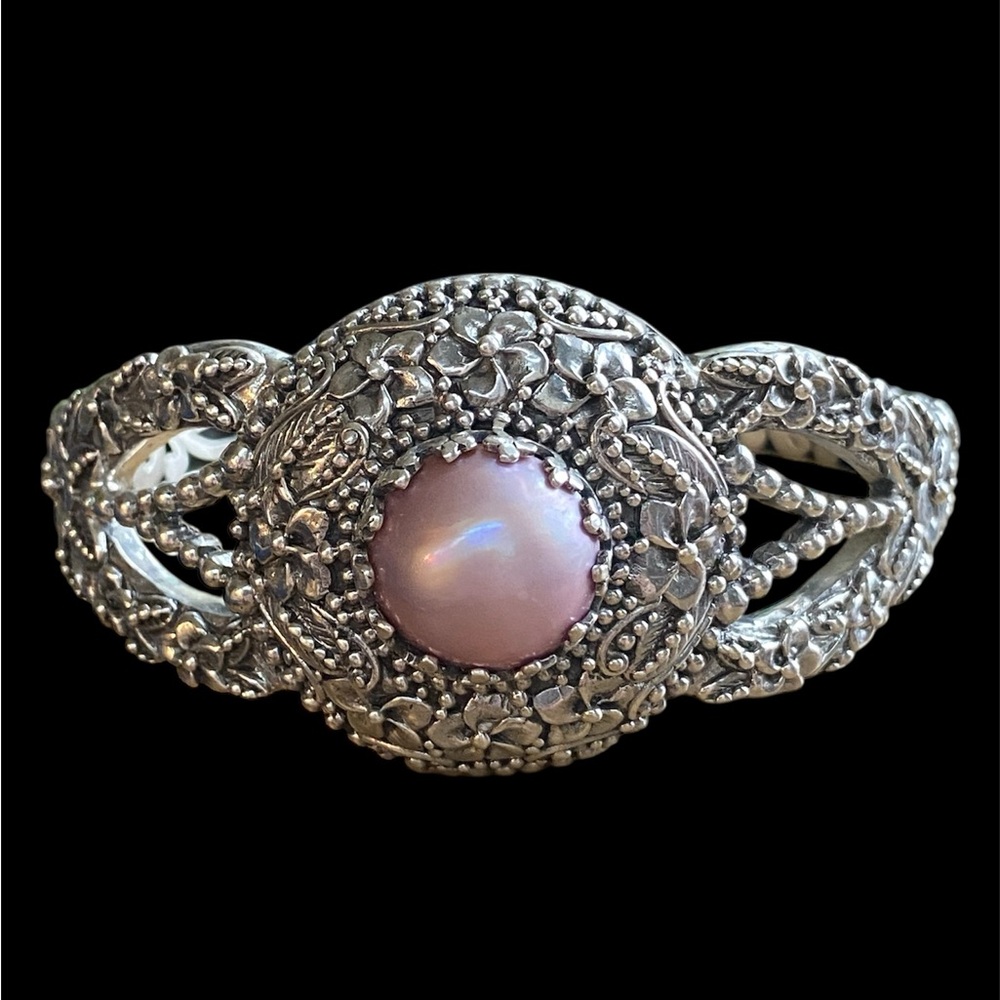 Intricate Sarda Silver Bracelet with large  Pink Mabe pearl